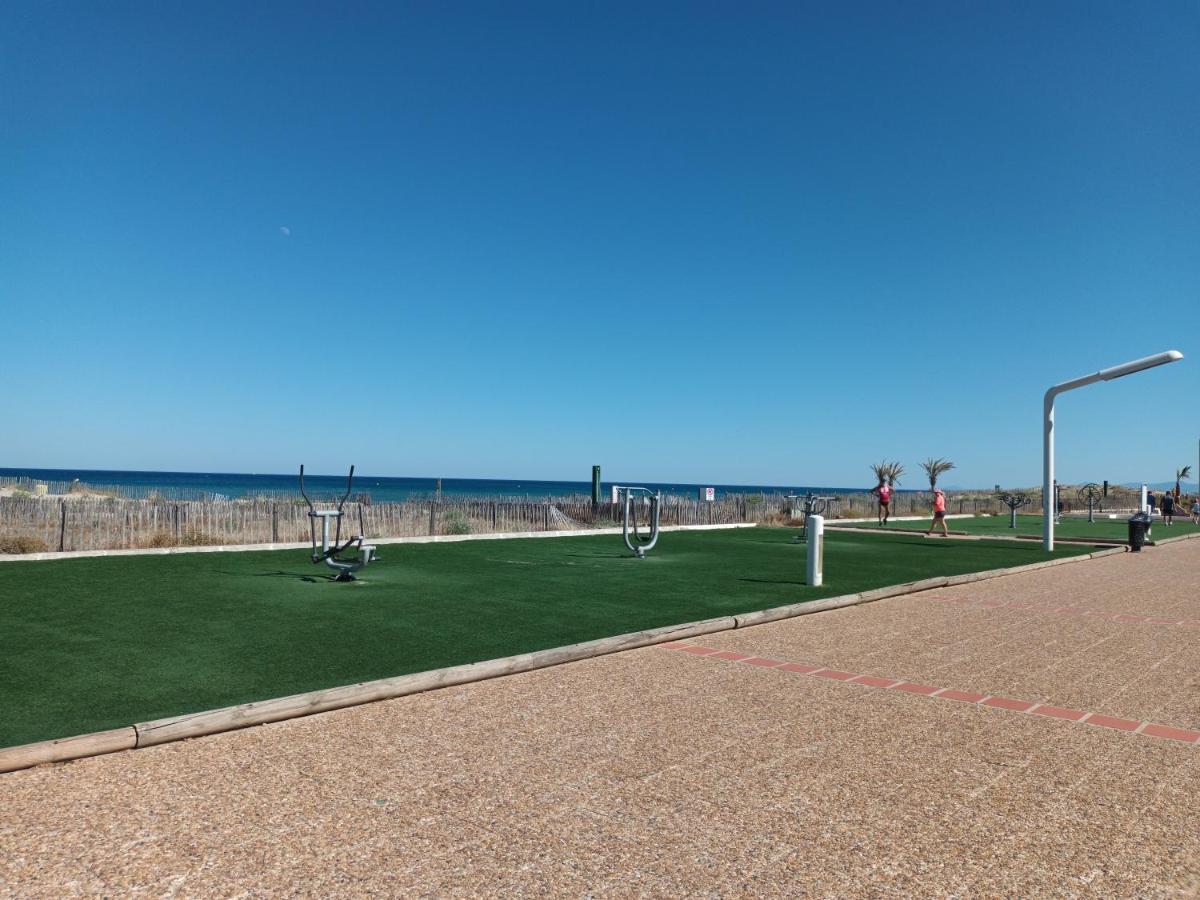 Le Victoria's Beach Barcares: Beachfront Comfort with Private Parking Le Barcares Exterior photo